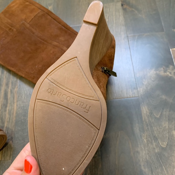 Tan long boots - Picture 8 of 8